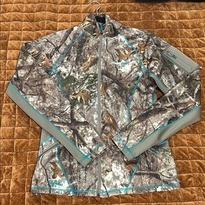 Cabela’s Camo Zip-Up Jacket with Teal Accents